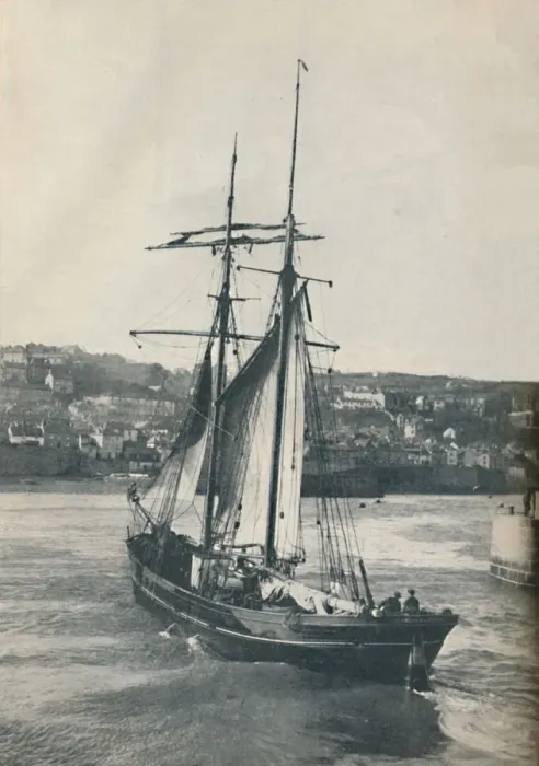 Framed Print : Sailing Into Newlyn Harbour, the Isabella, a two-masted Lancashire type schooner Framed Print : Sailing Into Newlyn Harbour, the Isabella, a two-masted Lancashire type schooner