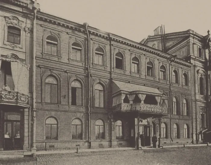 Framed Print : The Saint Petersburg English club on Palace Embankment, 1910s Framed Print : The Saint Petersburg English club on Palace Embankment, 1910s