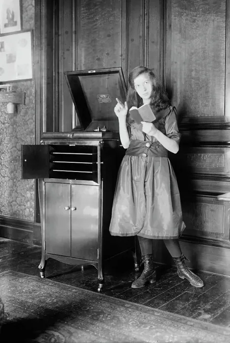 Framed Print : Sally Hamlin, between c1915 and c1920. Creator: Bain News Service Framed Print : Sally Hamlin, between c1915 and c1920. Creator: Bain News Service