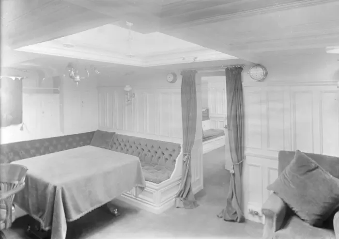 Framed Print : Salon on Drum Wen, 1920. Creator: Kirk & Sons of Cowes