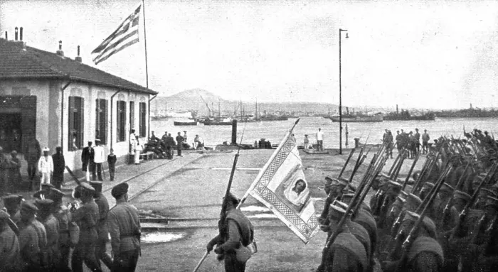 Framed Print : A Salonique; Arrivee du contingent russe a Salonique le 30 juillet 1916, 1916. Creator: Unknown Framed Print : A Salonique; Arrivee du contingent russe a Salonique le 30 juillet 1916, 1916. Creator: Unknown