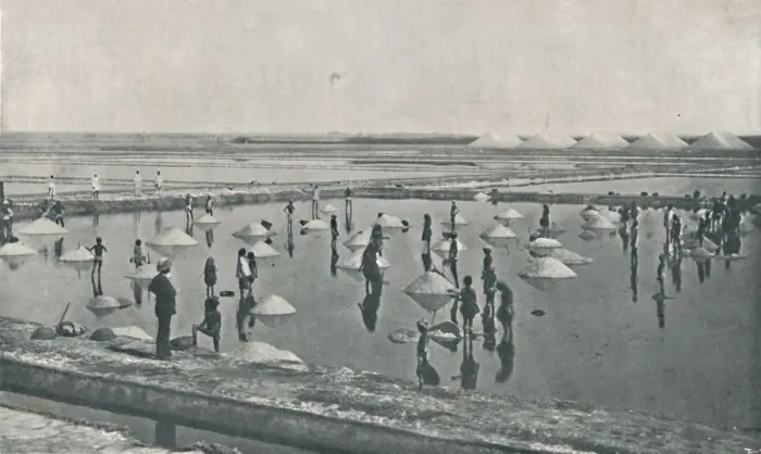 Framed Print : Salt-Making in Rajputana, c1900, (1910). Artist: Henry Lansdell Framed Print : Salt-Making in Rajputana, c1900, (1910). Artist: Henry Lansdell