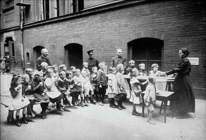 Framed Print : Salvation Army feeding Berlin children, between c1915 and c1920. Creator: Bain News Service Framed Print : Salvation Army feeding Berlin children, between c1915 and c1920. Creator: Bain News Service