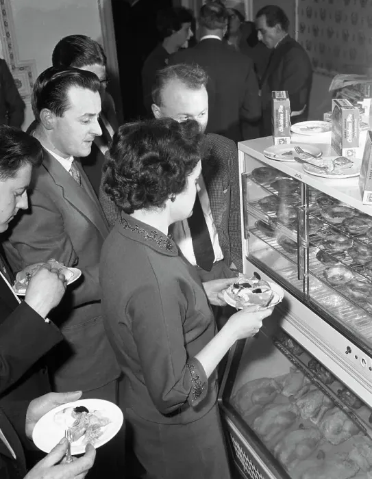 Framed Print : Sampling chicken patties, Wilsic, near Doncaster, South Yorkshire, 1961 Framed Print : Sampling chicken patties, Wilsic, near Doncaster, South Yorkshire, 1961