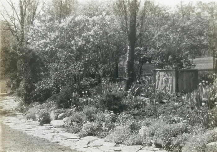 Framed Print : Samuel Hills Taft House, 3329 Morrison Avenue, Clifton, Ohio, 1922. Creator: Frances Benjamin Johnston Framed Print : Samuel Hills Taft House, 3329 Morrison Avenue, Clifton, Ohio, 1922. Creator: Frances Benjamin Johnston
