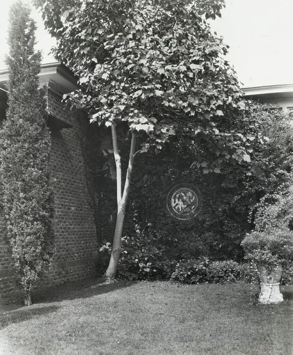 Framed Print : Samuel Longstreth Parrish Art Museum, 25 Jobs Lane, Southampton, New York, c1915. Creator: Frances Benjamin Johnston Framed Print : Samuel Longstreth Parrish Art Museum, 25 Jobs Lane, Southampton, New York, c1915. Creator: Frances Benjamin Johnston