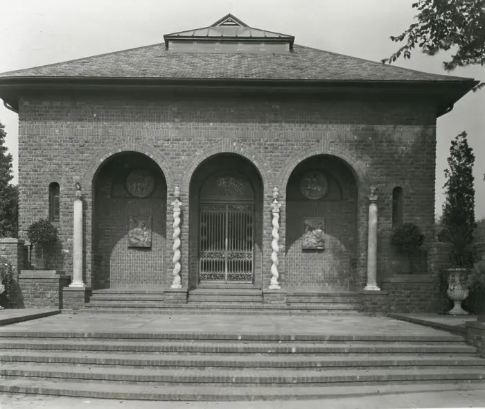 Framed Print : Samuel Longstreth Parrish Art Museum, 25 Jobs Lane, Southampton, New York, c1915. Creator: Frances Benjamin Johnston Framed Print : Samuel Longstreth Parrish Art Museum, 25 Jobs Lane, Southampton, New York, c1915. Creator: Frances Benjamin Johnston