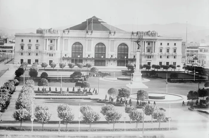 Framed Print : San Francisco Auditorium, between c1915 and c1920. Creator: Bain News Service Framed Print : San Francisco Auditorium, between c1915 and c1920. Creator: Bain News Service
