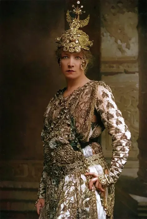 Framed Print : Sarah Bernhardt (1844-1923), French stage actress, 1890. Creator: W&D Downey Framed Print : Sarah Bernhardt (1844-1923), French stage actress, 1890. Creator: W&D Downey