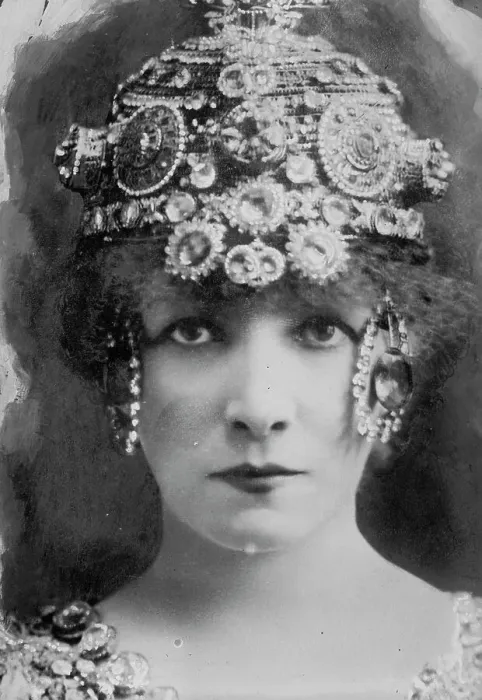 Framed Print : Sarah Bernhardt with elaborate headdress, 1912. Creator: Bain News Service Framed Print : Sarah Bernhardt with elaborate headdress, 1912. Creator: Bain News Service