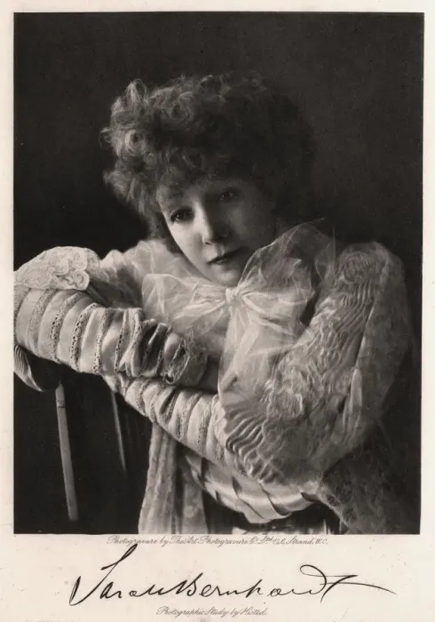 Framed Print : Sarah Bernhardt, French actress, 1901. Artist: Art Photogravure Co Framed Print : Sarah Bernhardt, French actress, 1901. Artist: Art Photogravure Co