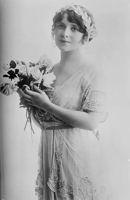 Framed Print : Sari Petrass, between c1910 and c1915. Creator: Bain News Service Framed Print : Sari Petrass, between c1910 and c1915. Creator: Bain News Service
