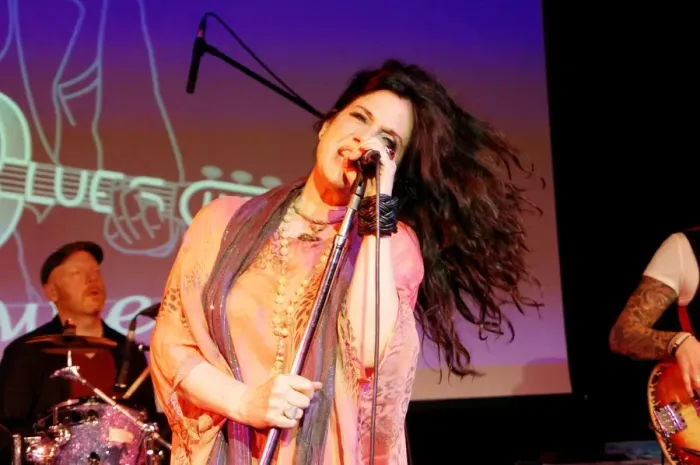 Framed Print : Sari Schorr, Hawth, Crawley, West Sussex, April 16, 2017. Artist: Brian O Connor Framed Print : Sari Schorr, Hawth, Crawley, West Sussex, April 16, 2017. Artist: Brian O Connor