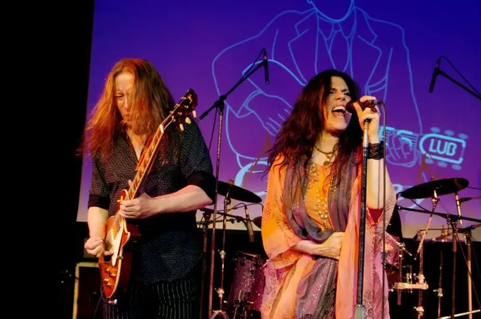 Framed Print : Sari Schorr and Innes Sibun, Hawth, Crawley, West Sussex, April 16, 2017. Artist: Brian O Connor Framed Print : Sari Schorr and Innes Sibun, Hawth, Crawley, West Sussex, April 16, 2017. Artist: Brian O Connor