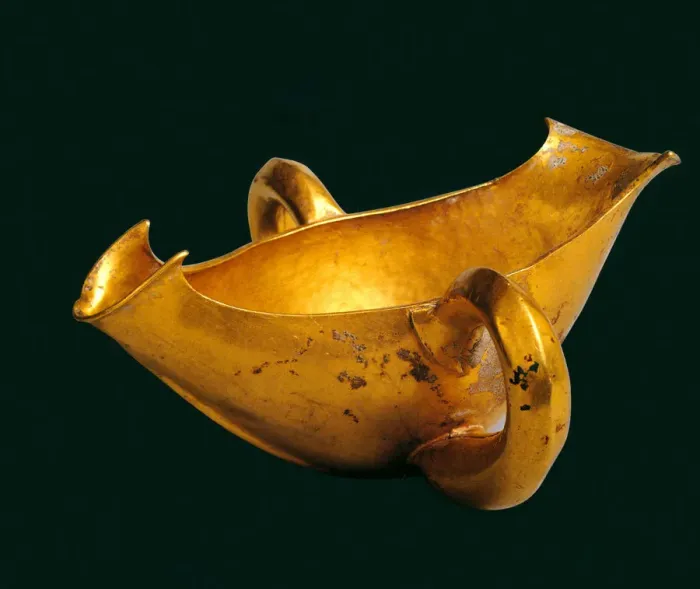 Framed Print : Sauceboat with double spout and two handles. Artist: Gold of Troy, Priam?s Treasure Framed Print : Sauceboat with double spout and two handles. Artist: Gold of Troy, Priam?s Treasure
