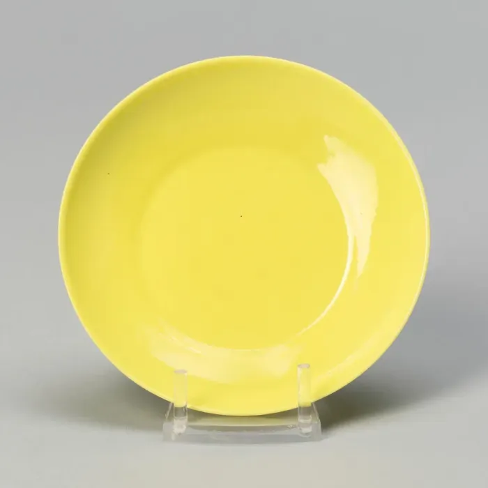 Framed Print : Saucer, Qing dynasty (1644-1911), Yongzheng reign mark and period (1723-1735) Framed Print : Saucer, Qing dynasty (1644-1911), Yongzheng reign mark and period (1723-1735)