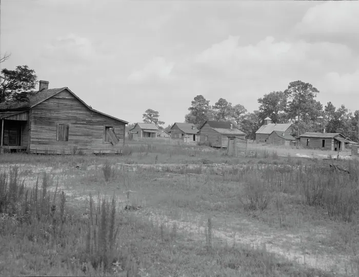 Framed Print : A sawmill village, abandoned after the closing of the mill, Careyville, Florida, 1937. Creator: Dorothea Lange