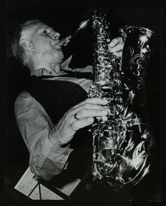Framed Print : Saxophonist Don Rendell performing at The Bell, Codicote, Hertfordshire, 29 August 1982 Framed Print : Saxophonist Don Rendell performing at The Bell, Codicote, Hertfordshire, 29 August 1982