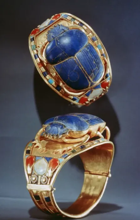 Framed Print : Scarab bracelet from Tutankhamuns tomb, 14th century BC Framed Print : Scarab bracelet from Tutankhamuns tomb, 14th century BC