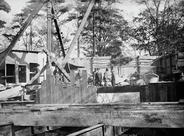 Framed Print : Scene of explosion - Central Park, between c1910 and c1915. Creator: Bain News Service Framed Print : Scene of explosion - Central Park, between c1910 and c1915. Creator: Bain News Service