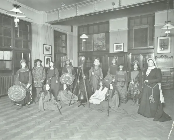 Framed Print : Scene from Macbeth, Glyn Road Evening Institute, London, 1915 Framed Print : Scene from Macbeth, Glyn Road Evening Institute, London, 1915