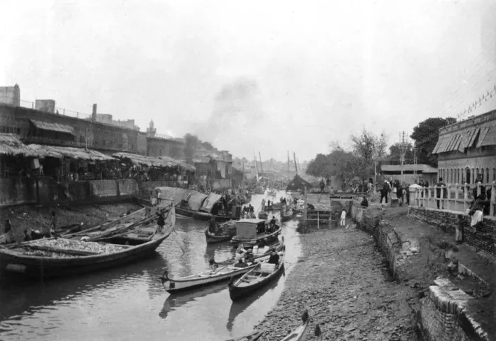 Framed Print : Scene from Whitely bridge, Ashar, Iraq, 1917-1919 Framed Print : Scene from Whitely bridge, Ashar, Iraq, 1917-1919