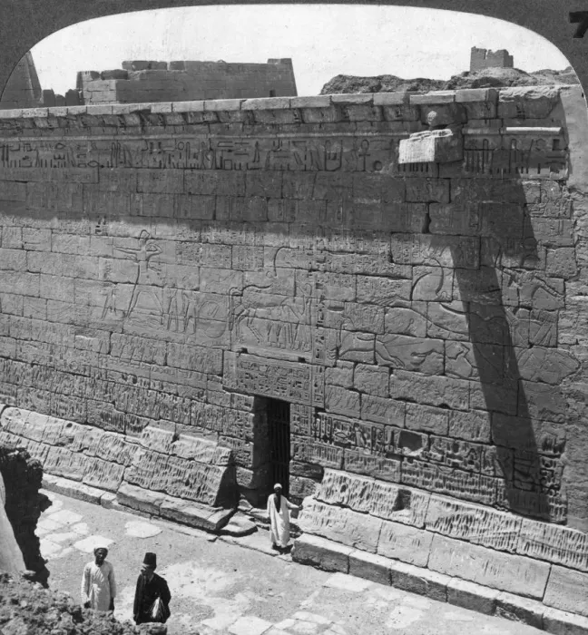 Framed Print : Scenes of battle and the chase carved on a wall at Medinet Habu, Thebes, Egypt, 1905. Artist: Underwood & Underwood Framed Print : Scenes of battle and the chase carved on a wall at Medinet Habu, Thebes, Egypt, 1905. Artist: Underwood & Underwood