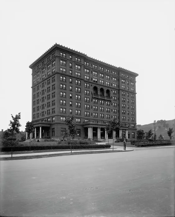 Framed Print : Schenley Hotel, Pittsburgh, Pa. between 1900 and 1906. Creator: Unknown