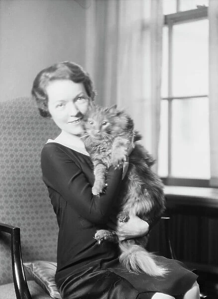 Schermerhorn, N.E. Mrs. with cat, portrait photograph, 1928 Dec. 3. Creator: Arnold Genthe