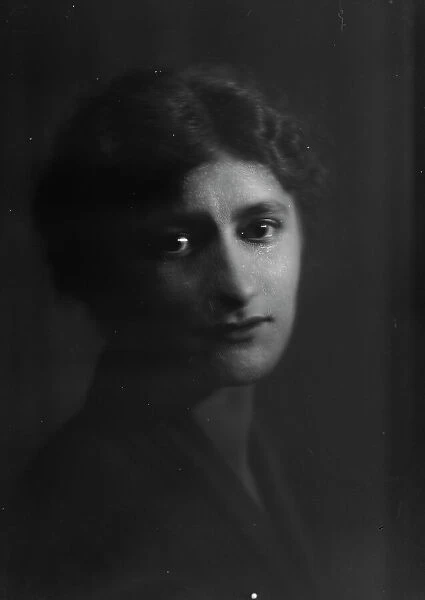 Schwab, Rachel, Miss, portrait photograph, 1915. Creator: Arnold Genthe
