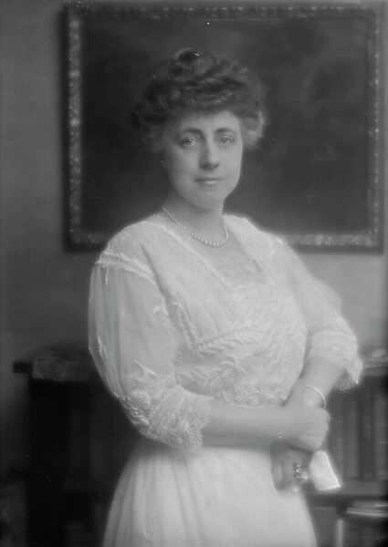 Schwan, L.M. Mrs. portrait photograph, 1913 Apr. 7. Creator: Arnold Genthe