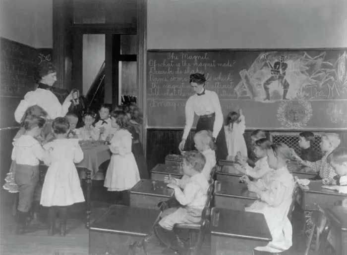Framed Print : Science classroom scene - 7 or 8 year-olds studying the magnet, 8th Division, Washington DC, (1899?) Creator: Frances Benjamin Johnston Framed Print : Science classroom scene - 7 or 8 year-olds studying the magnet, 8th Division, Washington DC, (1899?) Creator: Frances Benjamin Johnston