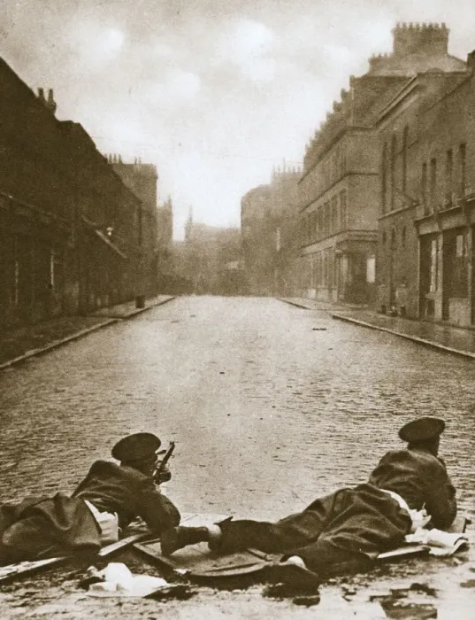 Framed Print : Scots Guards keeping guard on Sydney Street, London, 1911 Framed Print : Scots Guards keeping guard on Sydney Street, London, 1911