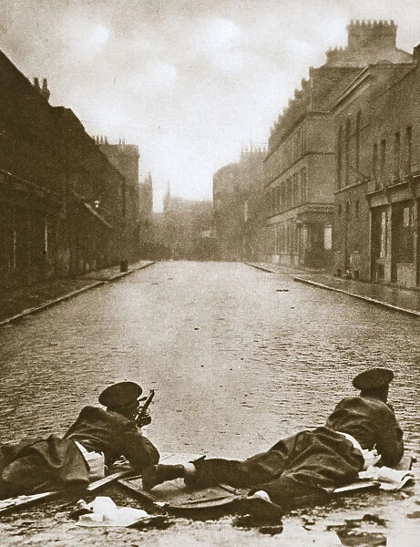 Scots Guards keeping guard on Sydney Street, London, 1911