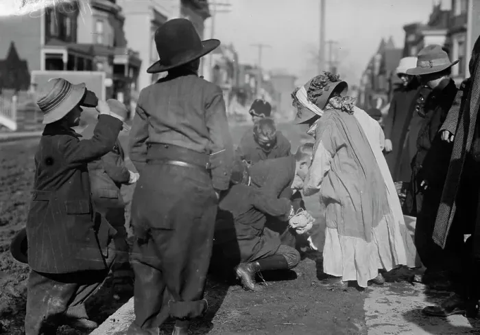 Framed Print : Scramble for pennies, Thanksgiving, between c1910 and c1915. Creator: Bain News Service Framed Print : Scramble for pennies, Thanksgiving, between c1910 and c1915. Creator: Bain News Service