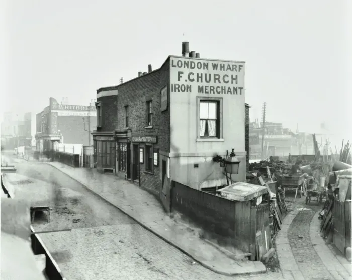 Framed Print : Scrapyard by Cat and Mutton Bridge, Shoreditch, London, January 1903 Framed Print : Scrapyard by Cat and Mutton Bridge, Shoreditch, London, January 1903