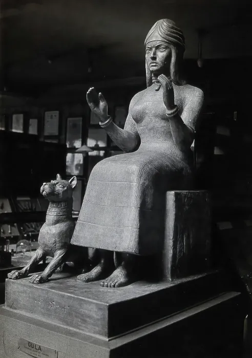 Framed Print : A sculpture of Gula, Mesopotamian deity of healing: side view, c1910s. Creator: Unknown Framed Print : A sculpture of Gula, Mesopotamian deity of healing: side view, c1910s. Creator: Unknown