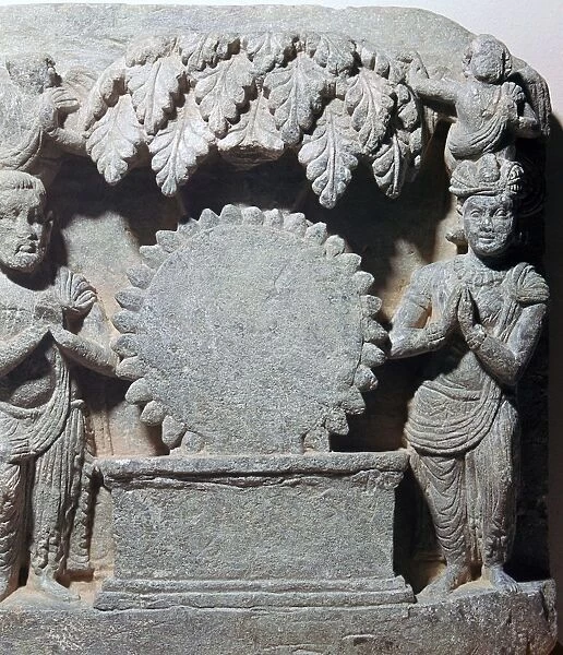 Sculpture of worship of the sun-disc, 1st century