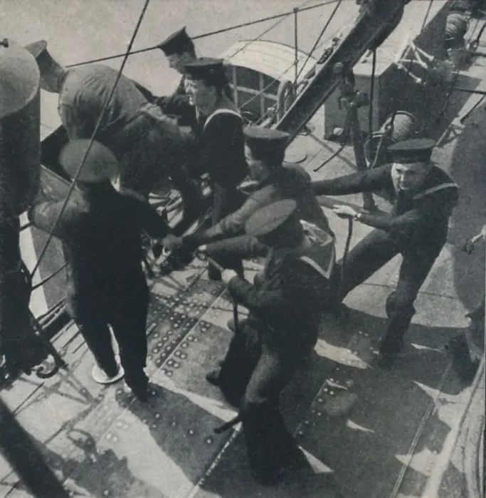 Framed Print : At Sea, 1941. Artist: Cecil Beaton Framed Print : At Sea, 1941. Artist: Cecil Beaton