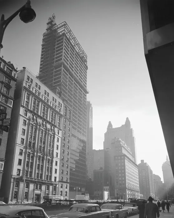 Framed Print : Seagrams, Park Ave, 1957. Creator: Gottscho-Schleisner, Inc Framed Print : Seagrams, Park Ave, 1957. Creator: Gottscho-Schleisner, Inc