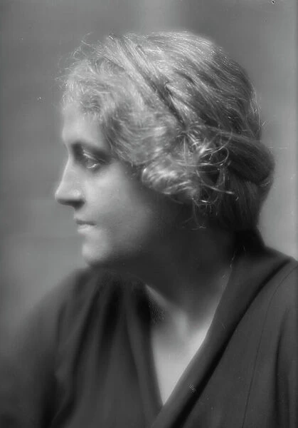 Sears, Zelda, Miss, portrait photograph, 1915 Feb. 7. Creator: Arnold Genthe