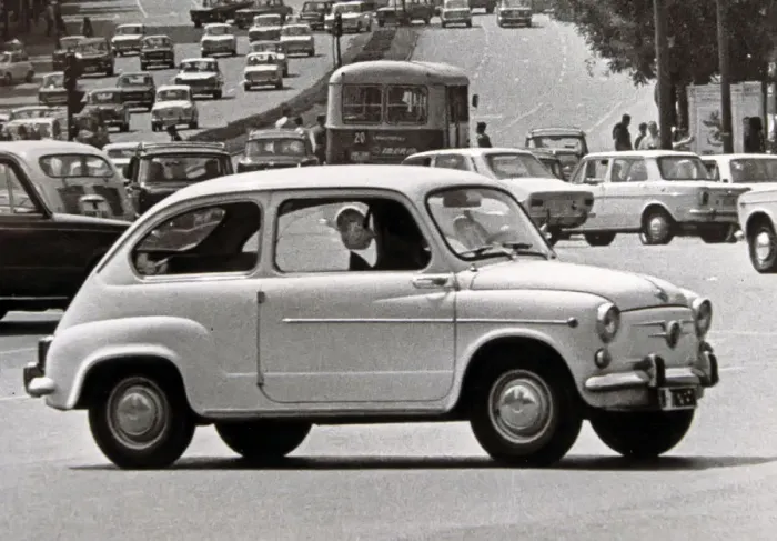 Framed Print : Seat 600 circulating by the Alcala street, 1972 Framed Print : Seat 600 circulating by the Alcala street, 1972