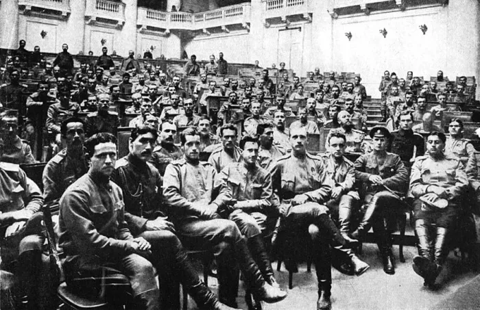 Framed Print : Seizure of the Russian Parliament in Petrograd by revolutionary soldiers, Russia, 1917 Framed Print : Seizure of the Russian Parliament in Petrograd by revolutionary soldiers, Russia, 1917