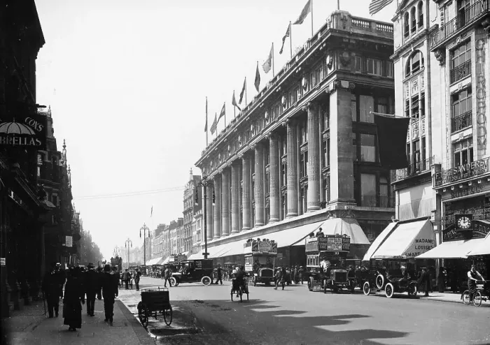 Framed Print : Selfridge's, Oxford Street, London, c1913 Framed Print : Selfridge's, Oxford Street, London, c1913