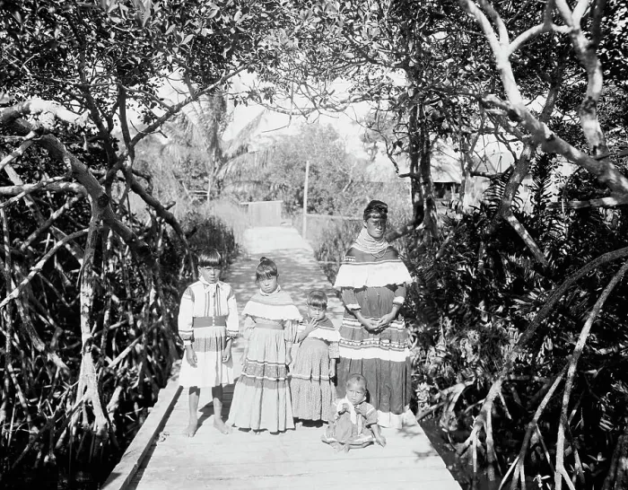 Framed Print : A Seminole mother and children, c.between 1910 and 1920. Creator: Unknown Framed Print : A Seminole mother and children, c.between 1910 and 1920. Creator: Unknown