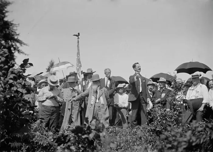Framed Print : Sen. Moore of Penn. speaking at reunion - Bloody Angle - Gettysburg, 1913. Creator: Bain News Service Framed Print : Sen. Moore of Penn. speaking at reunion - Bloody Angle - Gettysburg, 1913. Creator: Bain News Service