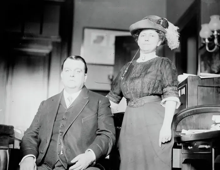Framed Print : Sen. Perky & wife, 1913. Creator: Bain News Service Framed Print : Sen. Perky & wife, 1913. Creator: Bain News Service