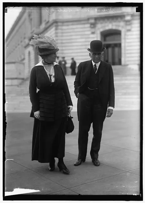 Framed Print : Senator Frank Billings Kellogg, with Mrs. Kellogg, between 1914 and 1918. Creator: Harris & Ewing. Senator Frank Billings Kellogg, with Mrs. Kellogg, between 1914 and 1918. Creator: Harris & Ewing Framed Print : Senator Frank Billings Kellogg, with Mrs. Kellogg, between 1914 and 1918. Creator: Harris & Ewing. Senator Frank Billings Kellogg, with Mrs. Kellogg, between 1914 and 1918. Creator: Harris & Ewing
