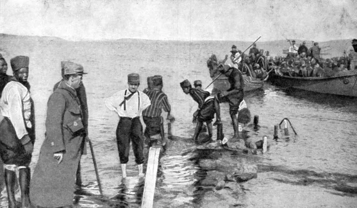 Framed Print : Senegalese soldiers embarking on the Egyptian coast, World War I, 1915 Framed Print : Senegalese soldiers embarking on the Egyptian coast, World War I, 1915