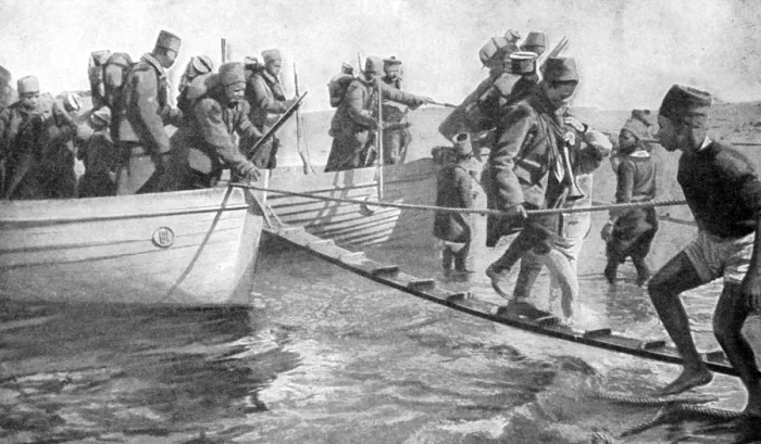 Framed Print : Senegalese soldiers embarking on the Egyptian coast, World War I, 1915 Framed Print : Senegalese soldiers embarking on the Egyptian coast, World War I, 1915
